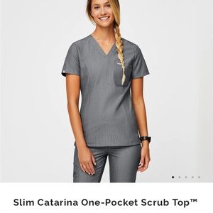 Figs Women’s Catarina One Pocket Scrub Top. Gray, size large
